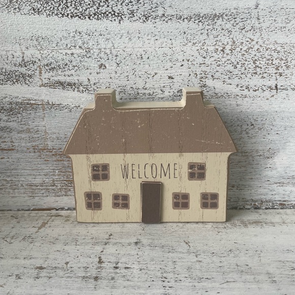 *Distressed Primitive “Welcome” House - Picture 6 of 11